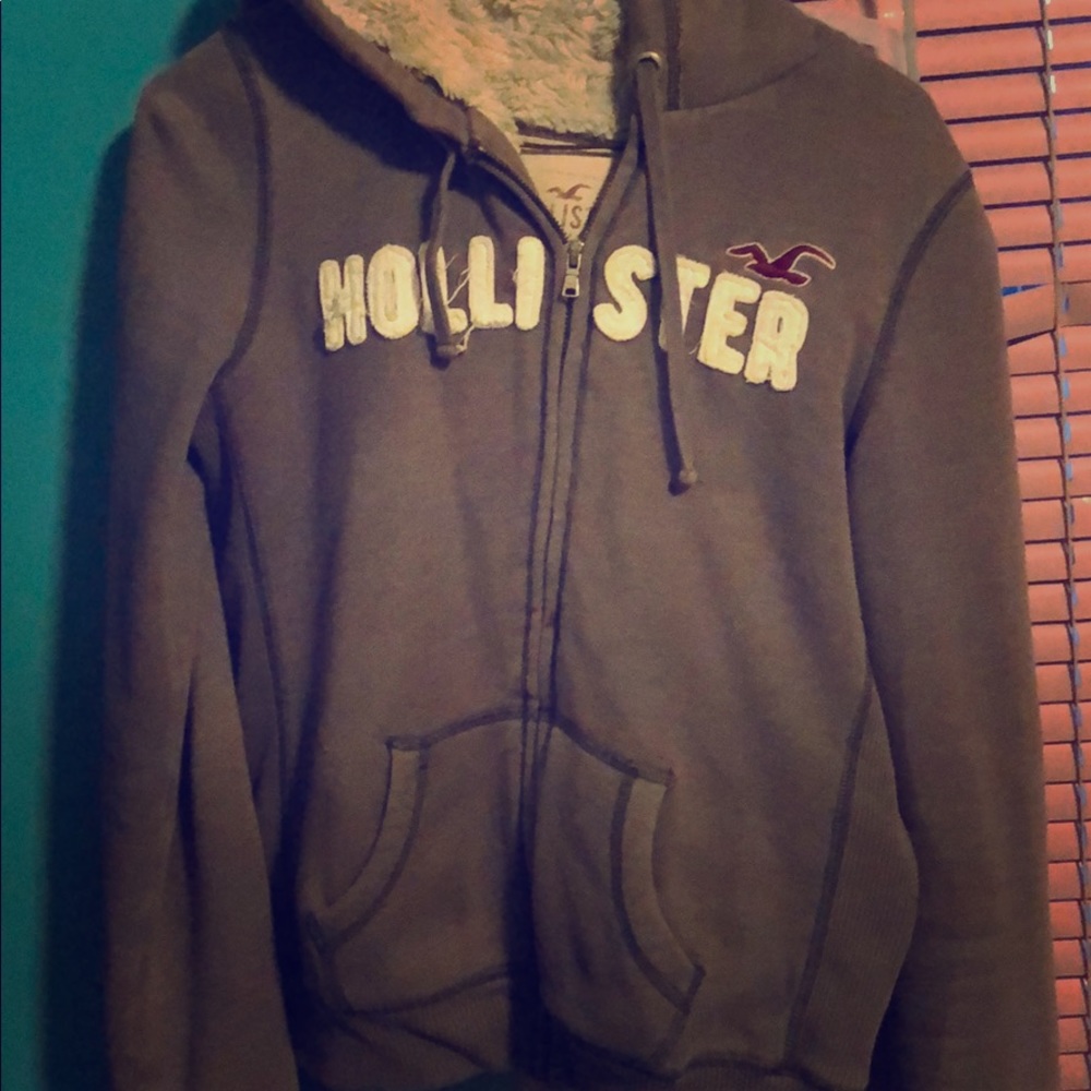 Hollister dark grey jacket with fur